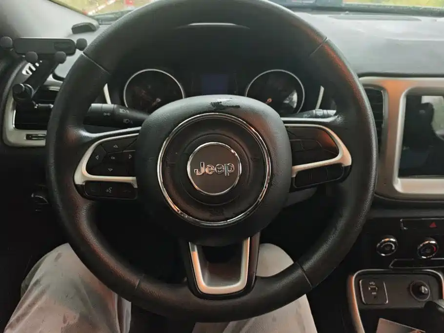 Jeep Compass — фото 15