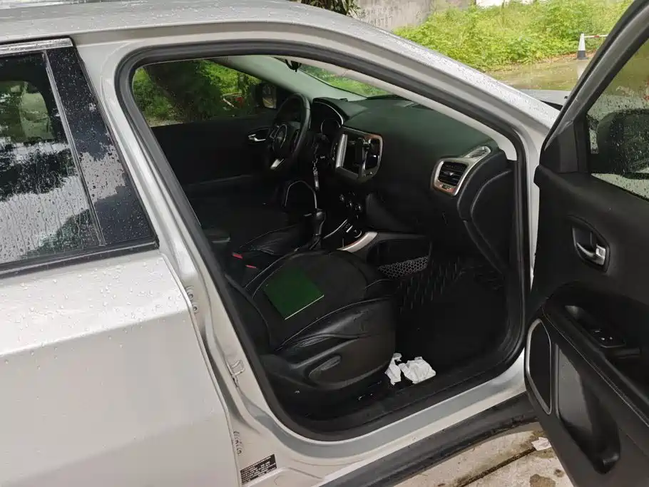 Jeep Compass — фото 8