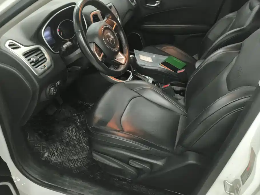 Jeep Compass — фото 9