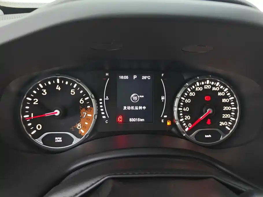Jeep Renegade — фото 14