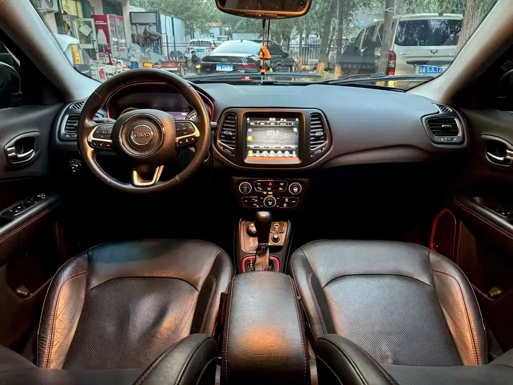 Jeep Compass — фото 4