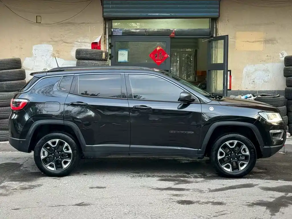 Jeep Compass — фото 6