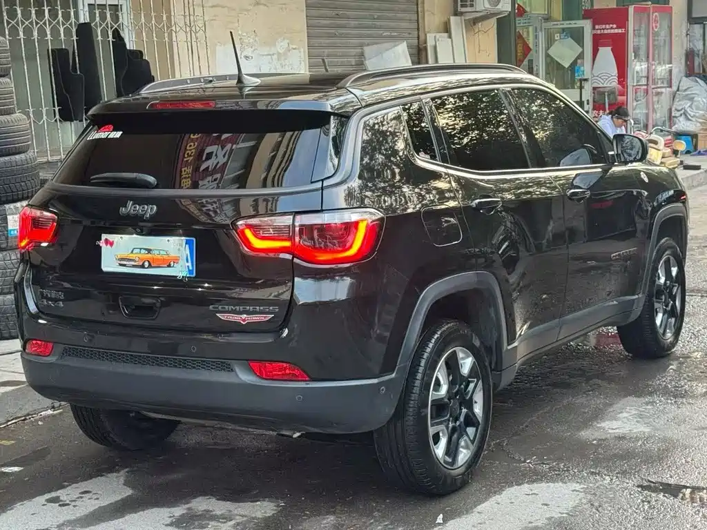 Jeep Compass — фото 7