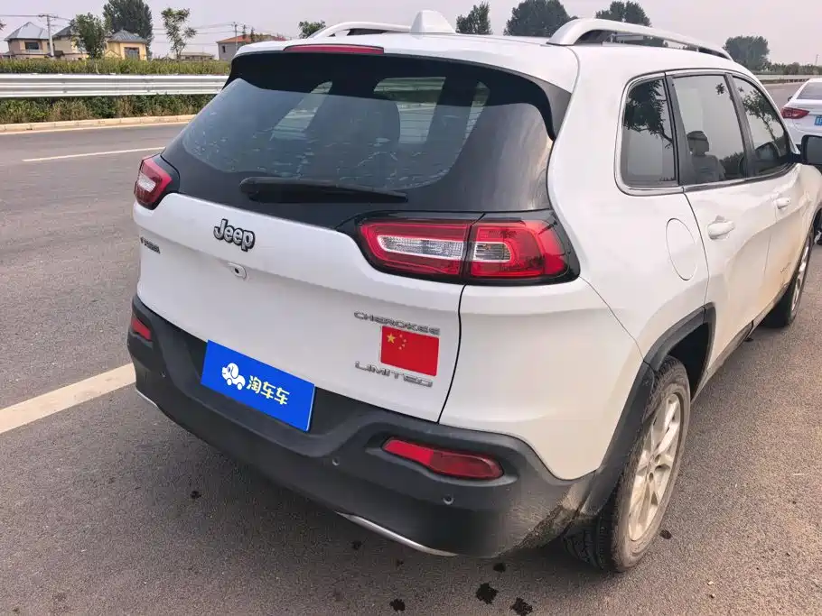 Jeep Cherokee — фото 3