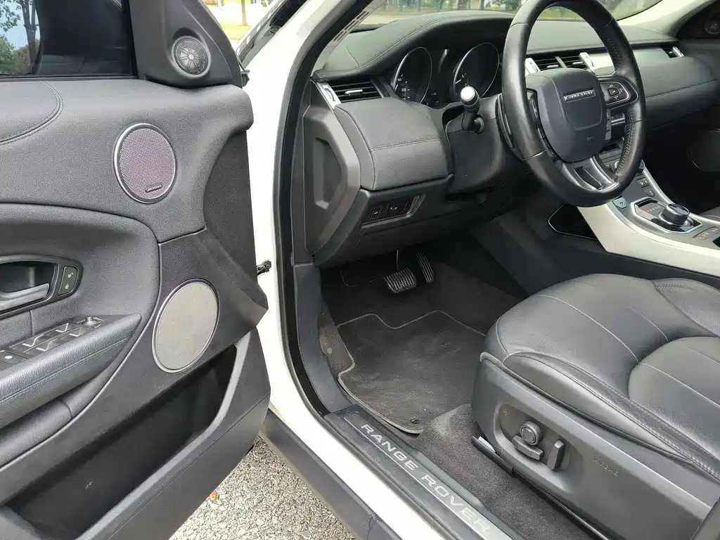 Land Rover Evoque — фото 11