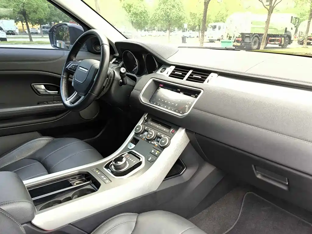 Land Rover Evoque — фото 10