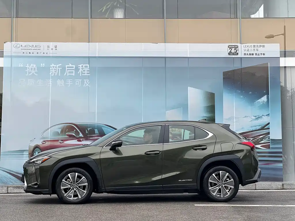 Lexus UX New Energy — фото 2