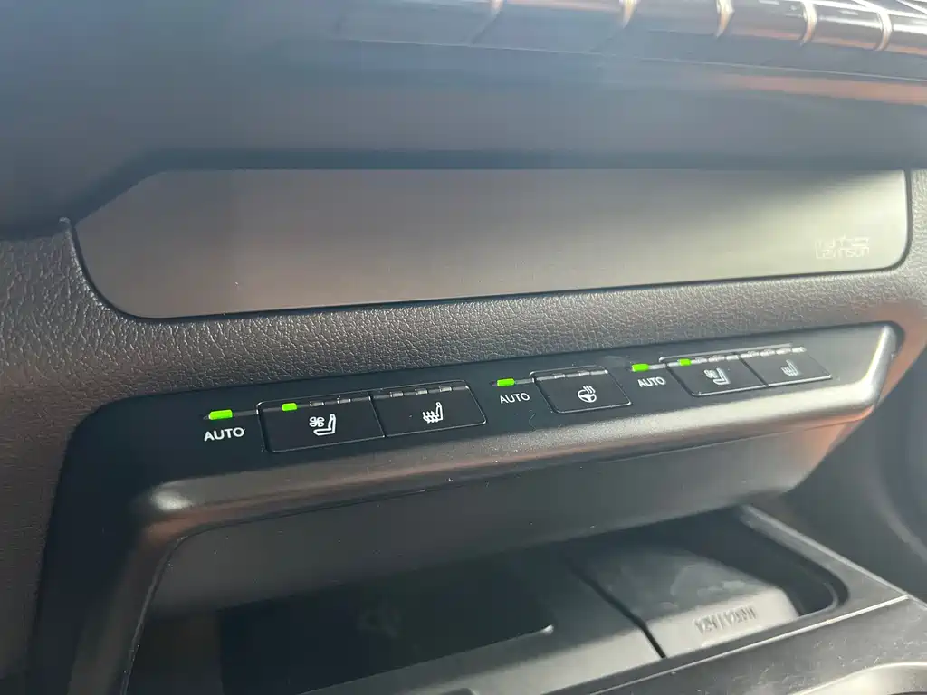Lexus UX New Energy — фото 14