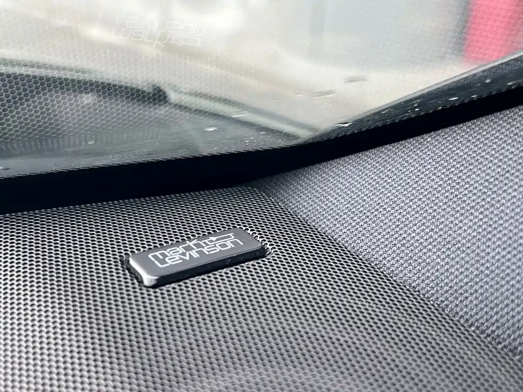 Lexus UX New Energy — фото 18