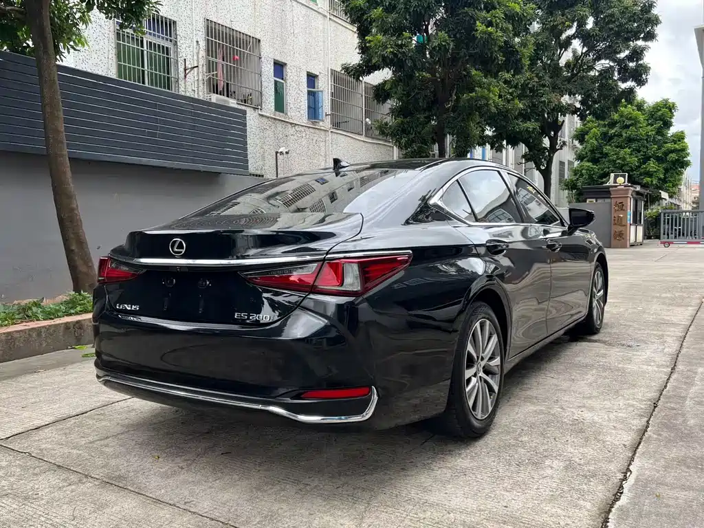 Lexus ES — фото 7