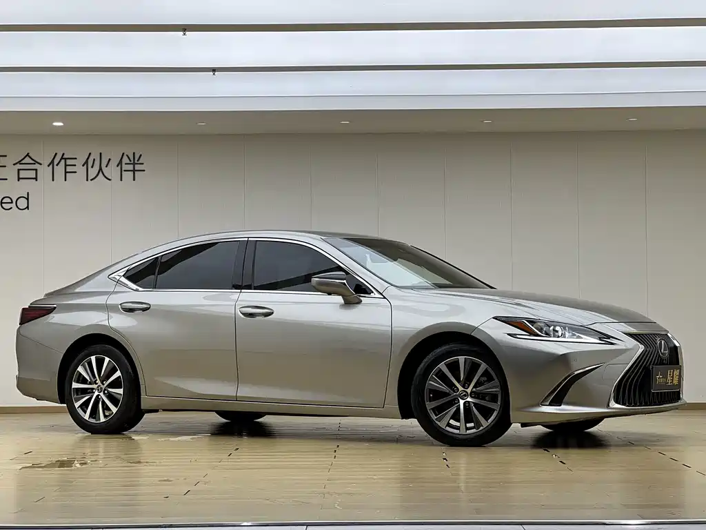 Lexus ES — фото 3