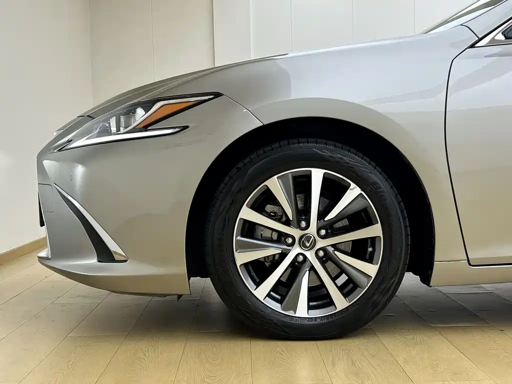 Lexus ES — фото 4