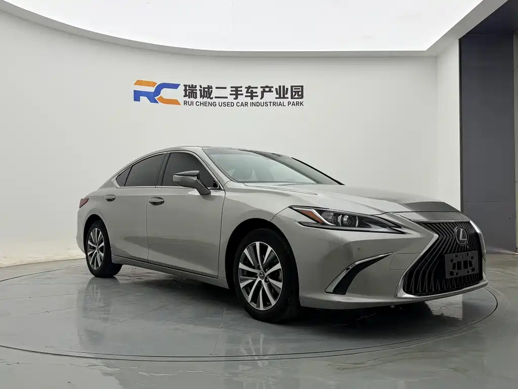 Lexus ES — фото 3