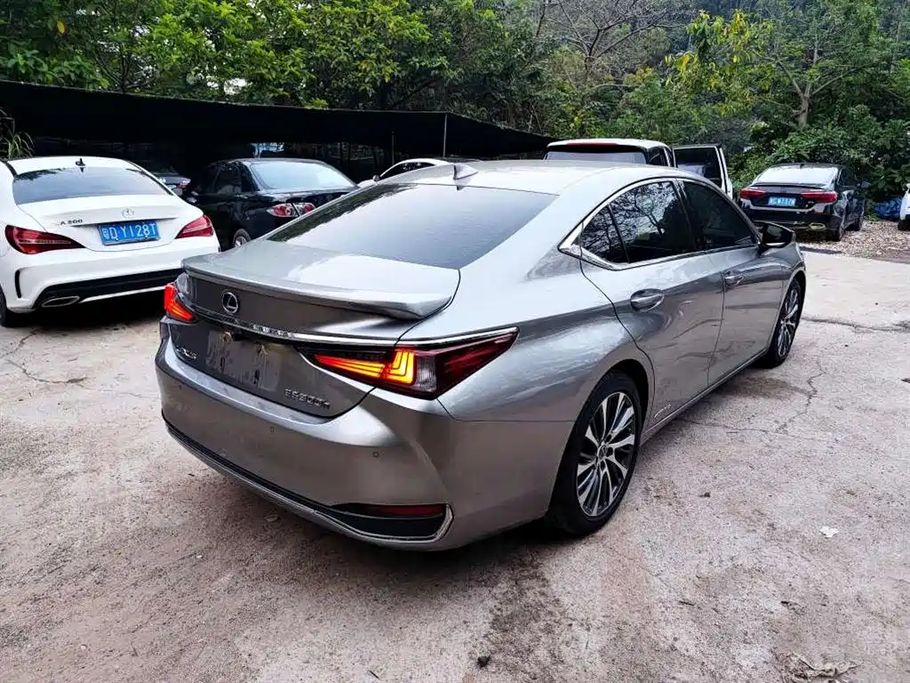 Lexus ES — фото 4