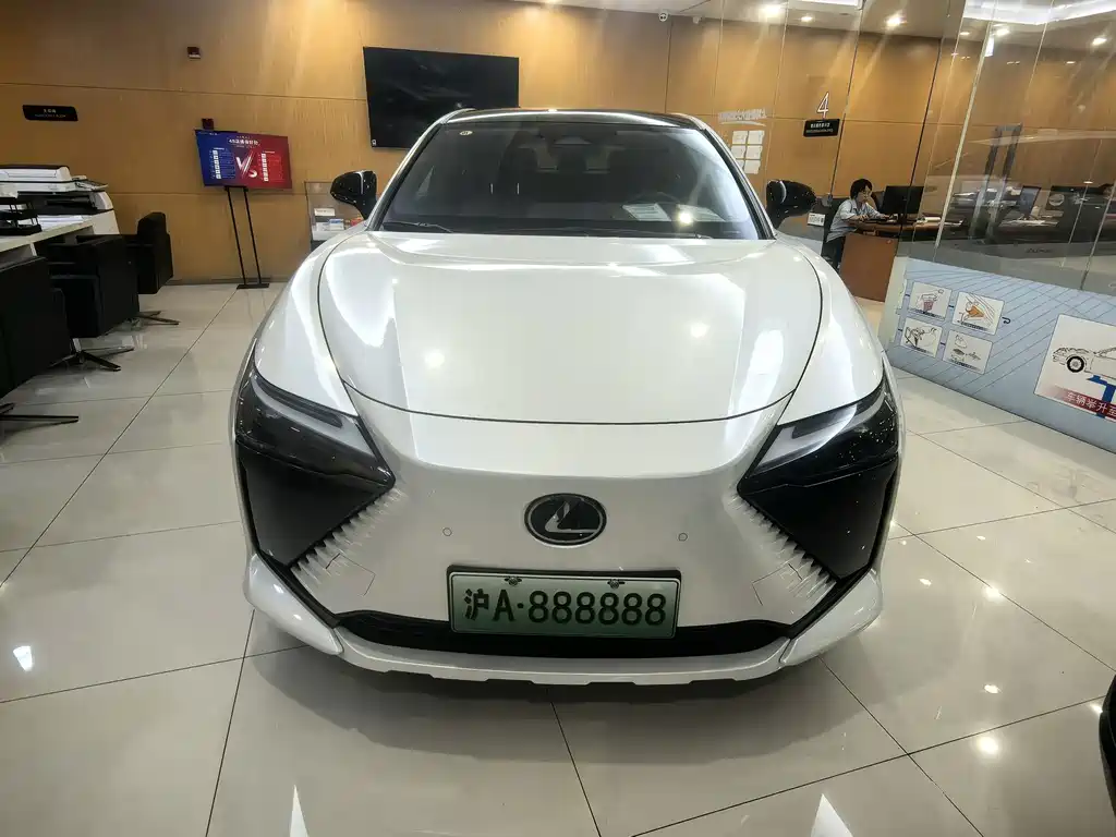 Lexus RZ — фото 9