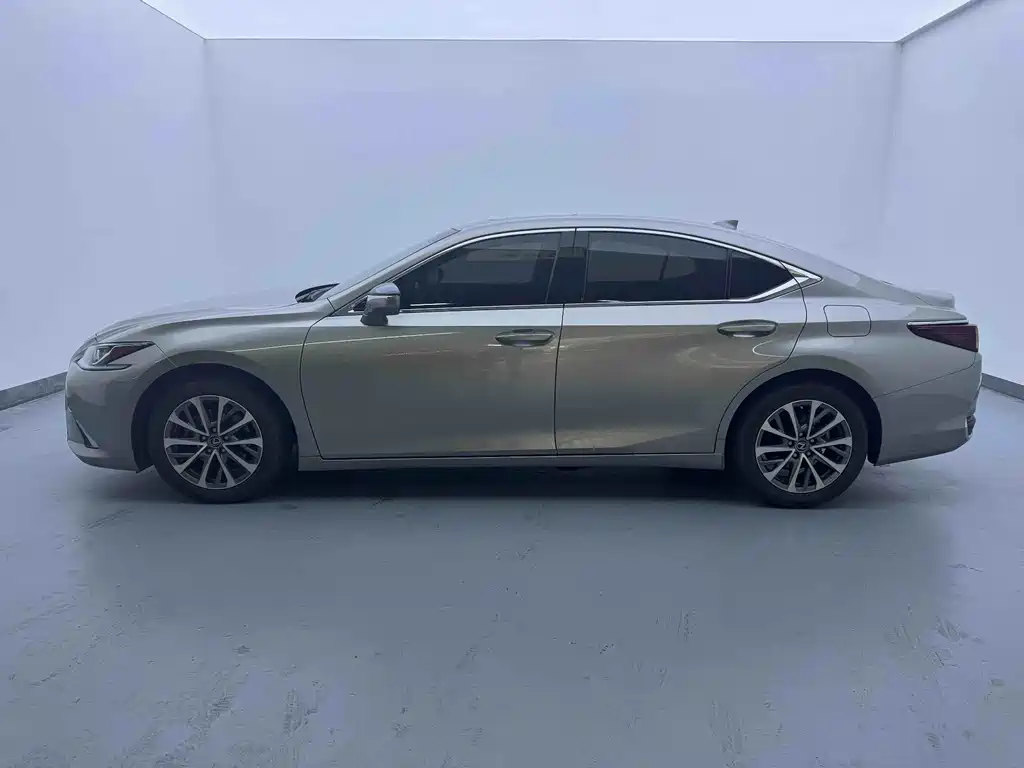 Lexus ES — фото 13