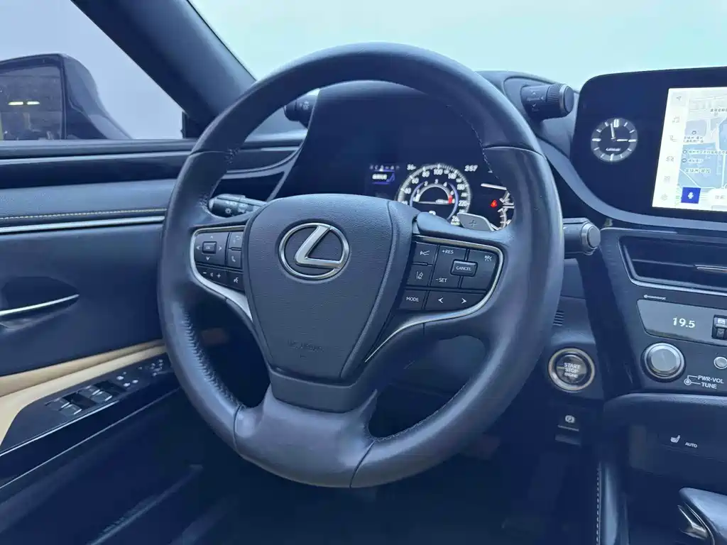 Lexus ES — фото 10