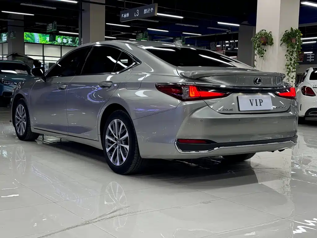 Lexus ES — фото 5