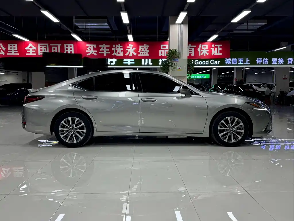 Lexus ES — фото 8