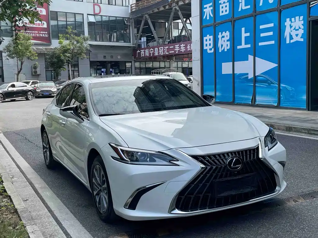 Lexus ES — фото 3