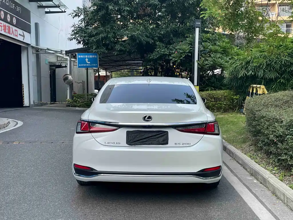 Lexus ES — фото 9