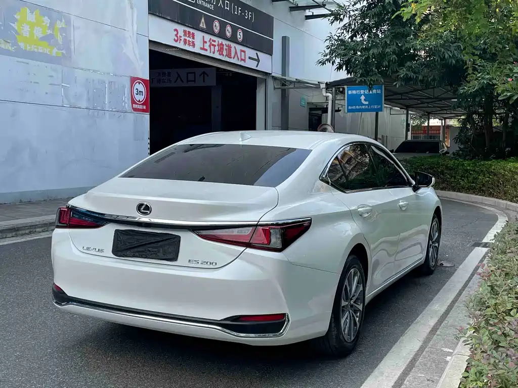 Lexus ES — фото 10