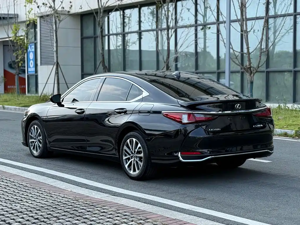 Lexus ES — фото 4