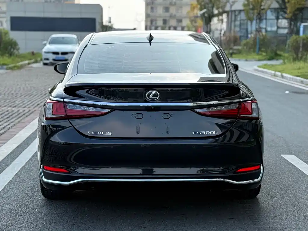 Lexus ES — фото 5