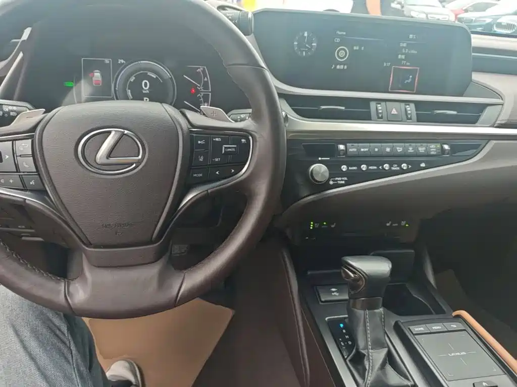Lexus ES — фото 10