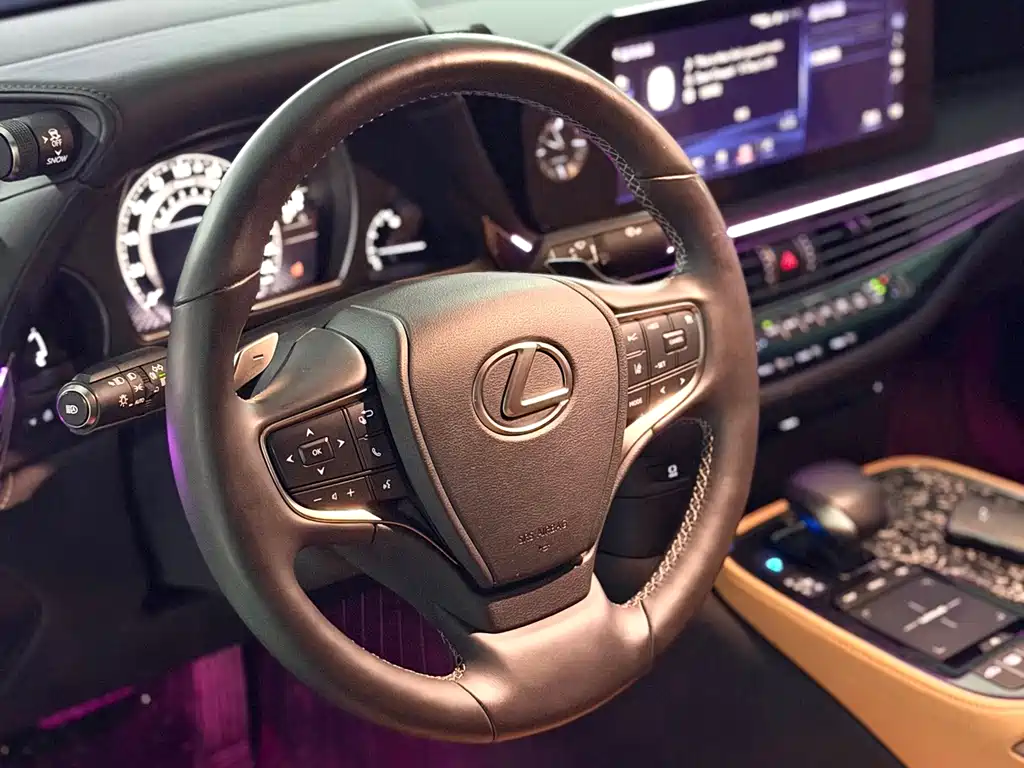 Lexus LS — фото 11