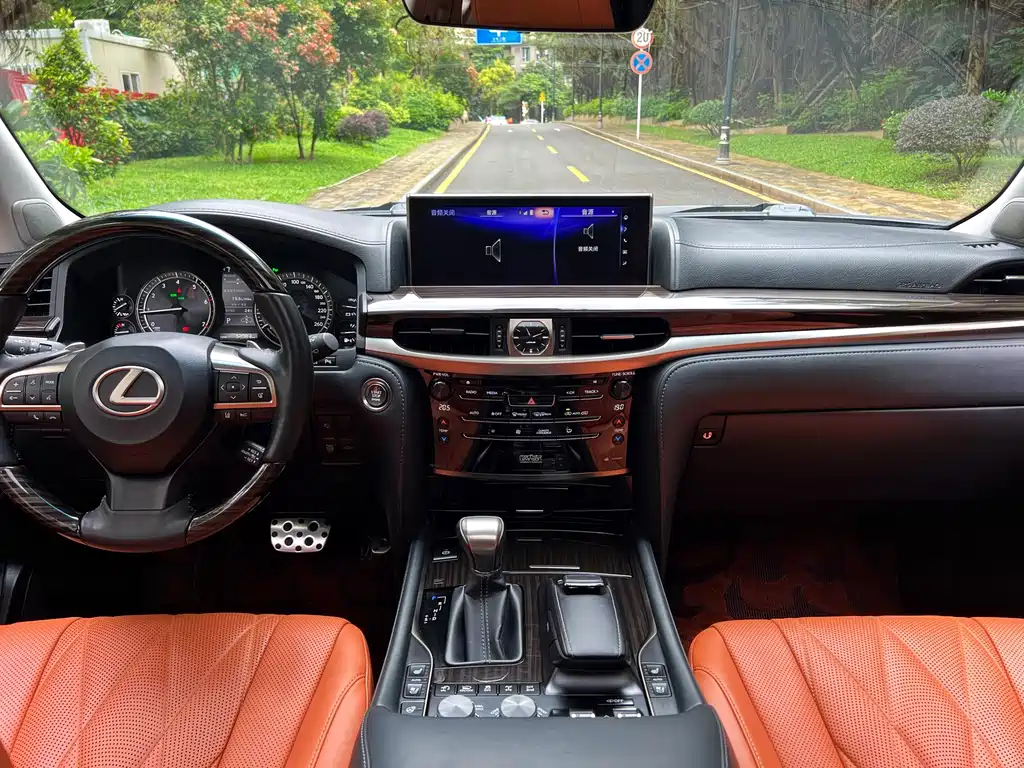 Lexus LX — фото 5