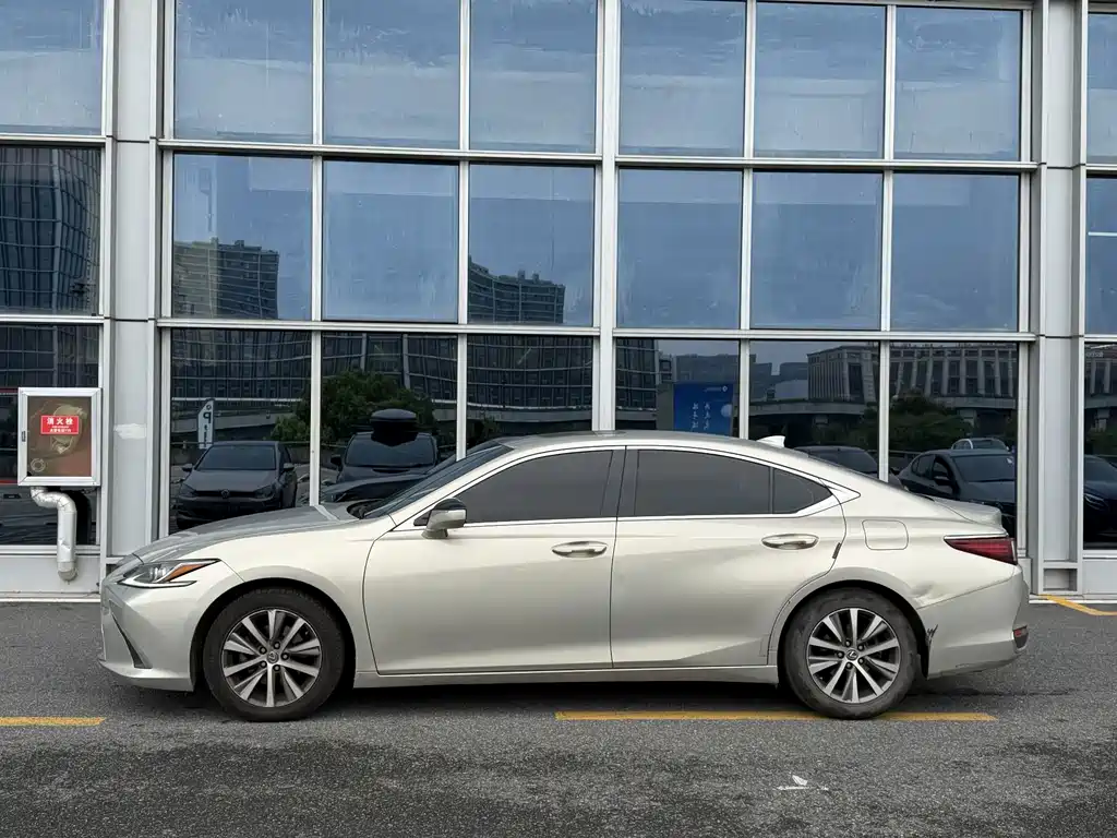 Lexus ES — фото 3