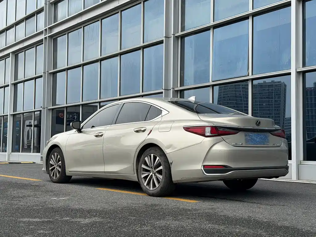 Lexus ES — фото 4