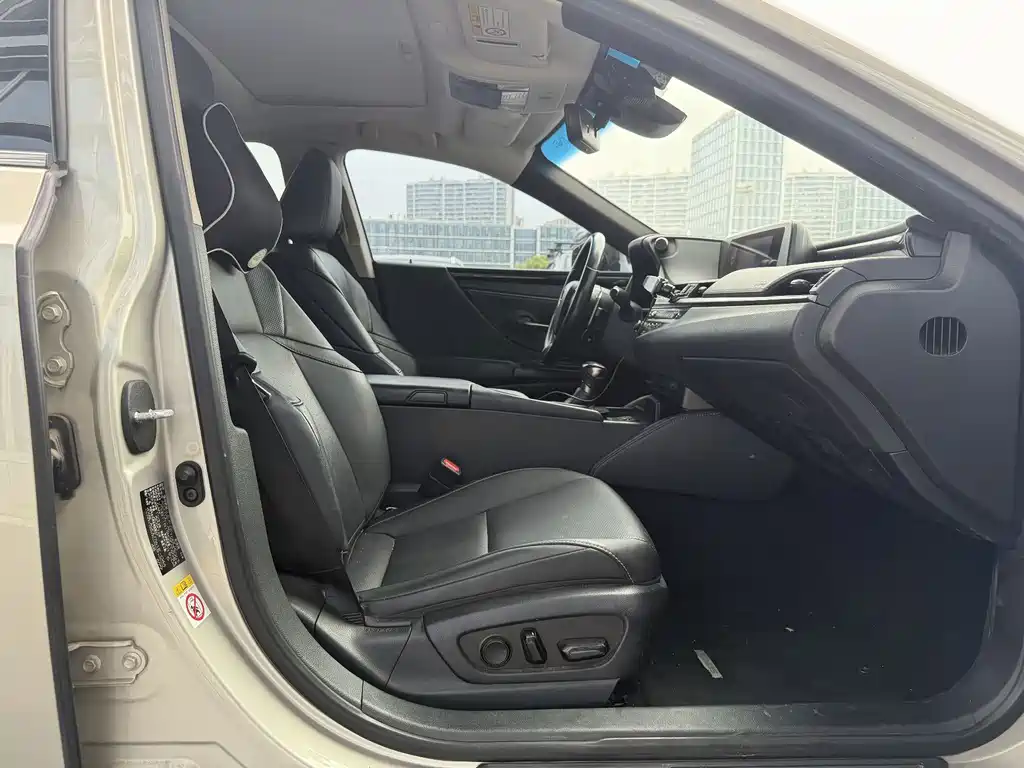 Lexus ES — фото 8