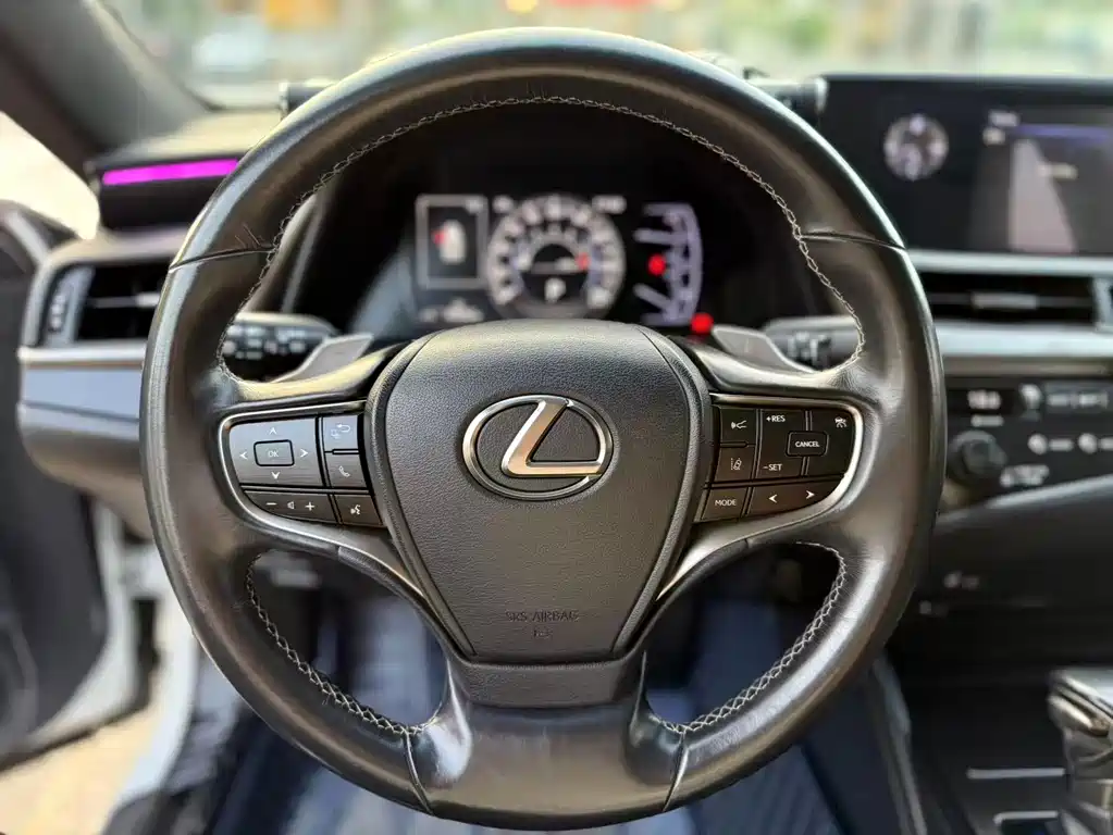 Lexus ES — фото 13