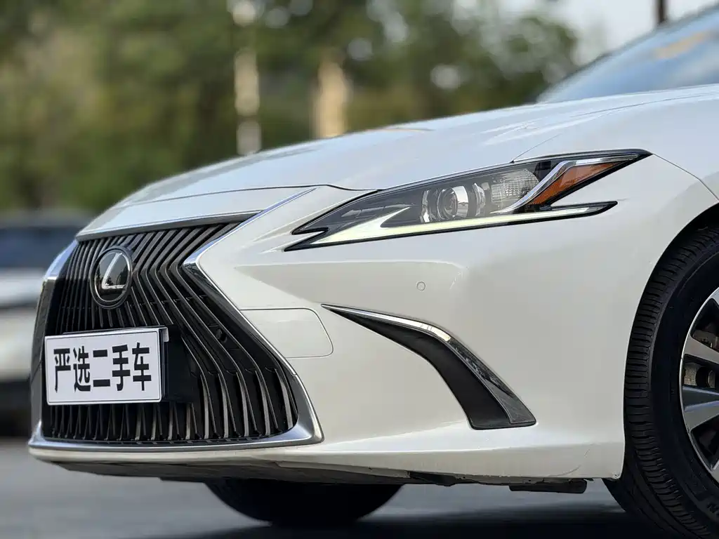 Lexus ES — фото 10