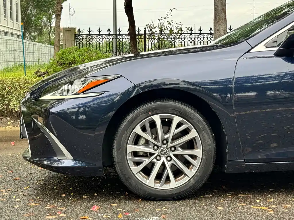 Lexus ES — фото 3