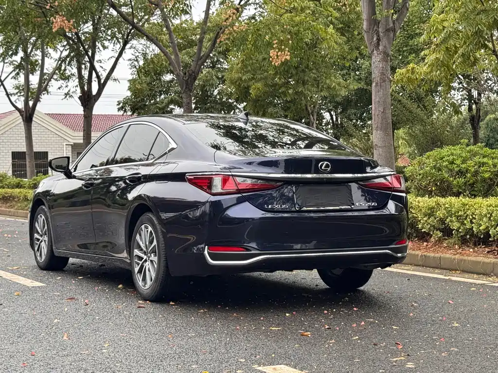 Lexus ES — фото 8
