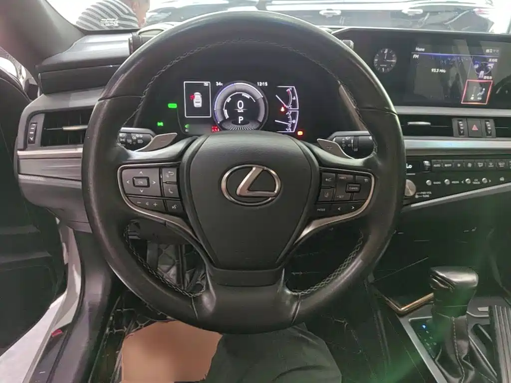 Lexus ES — фото 11