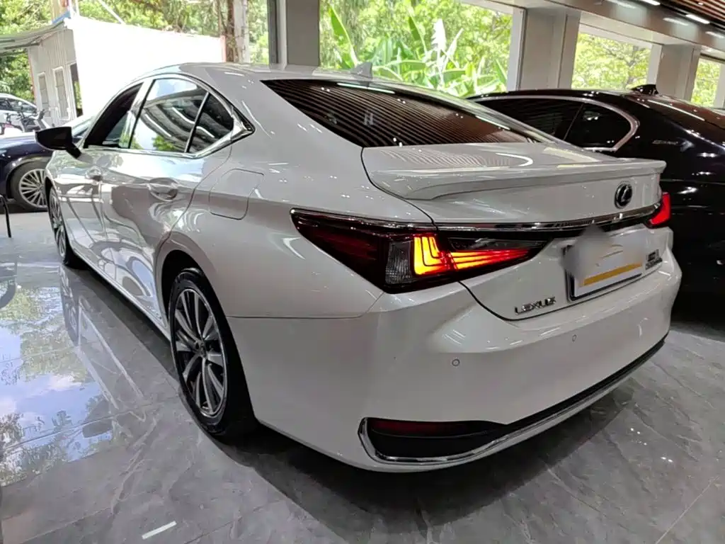 Lexus ES — фото 5