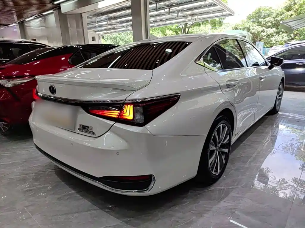 Lexus ES — фото 7