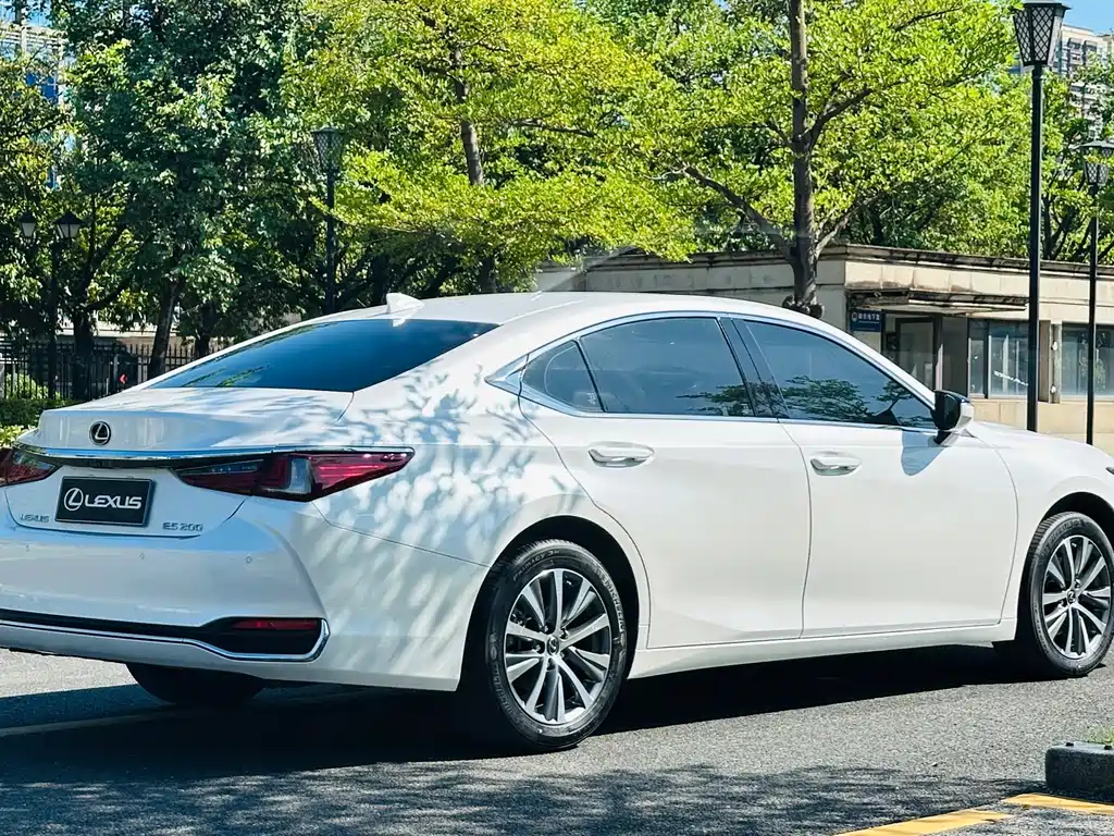 Lexus ES — фото 4