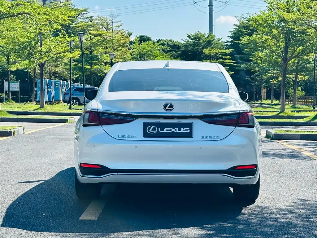 Lexus ES — фото 5