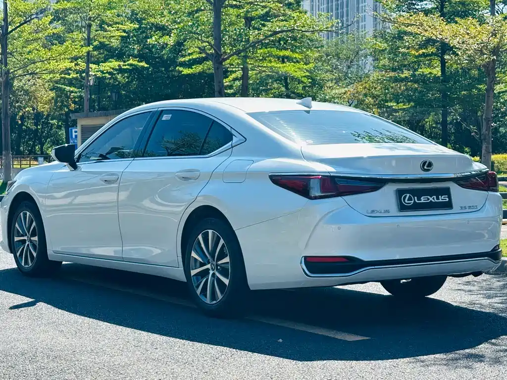 Lexus ES — фото 6