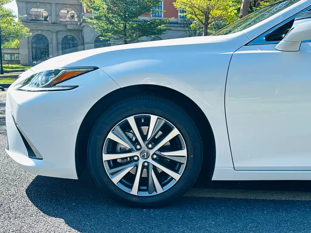 Lexus ES — фото 8