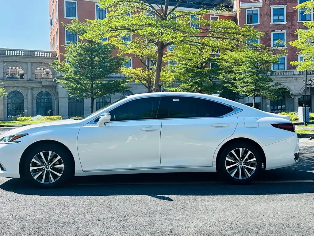 Lexus ES — фото 9