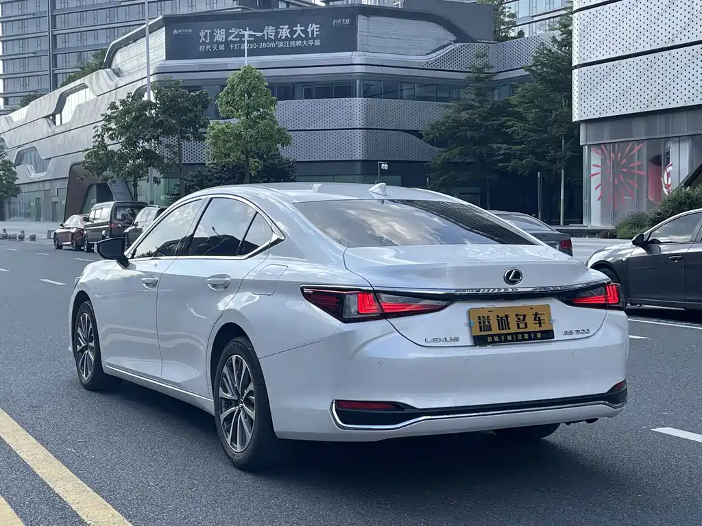 Lexus ES — фото 9