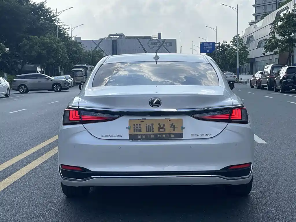 Lexus ES — фото 10