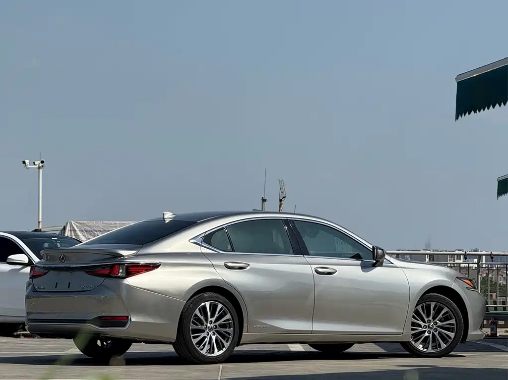 Lexus ES — фото 5