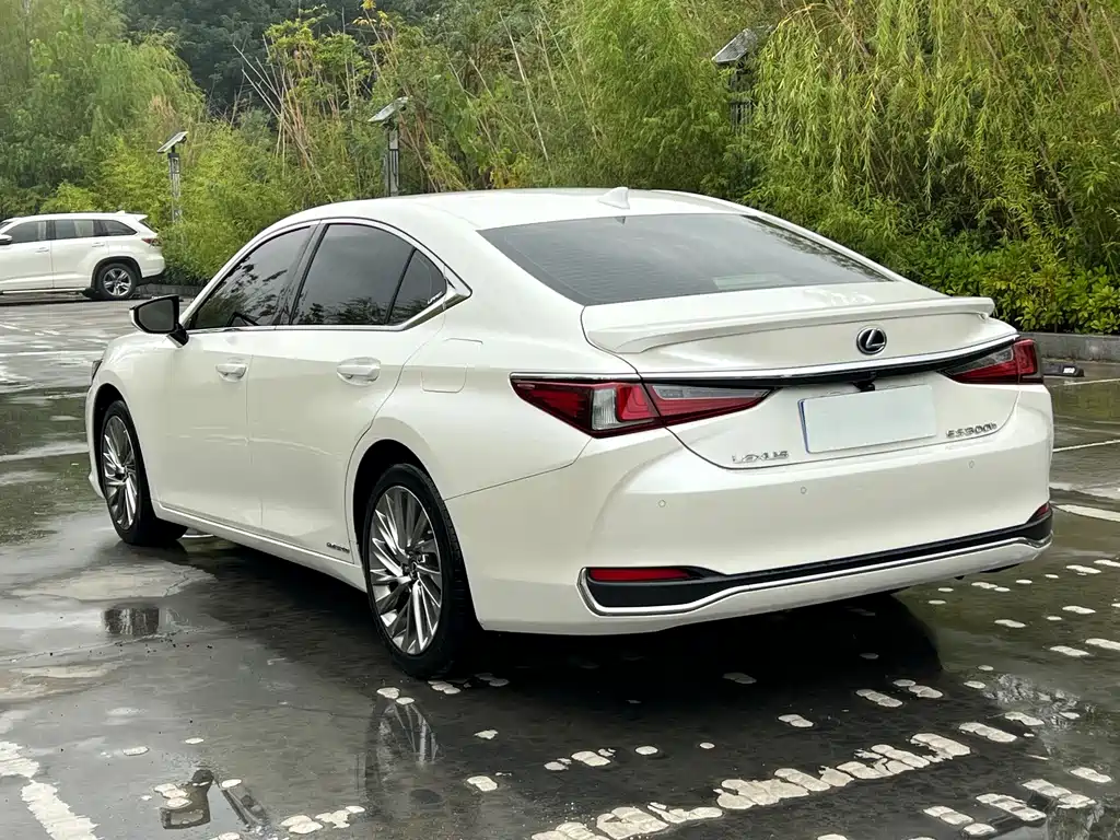 Lexus ES — фото 7